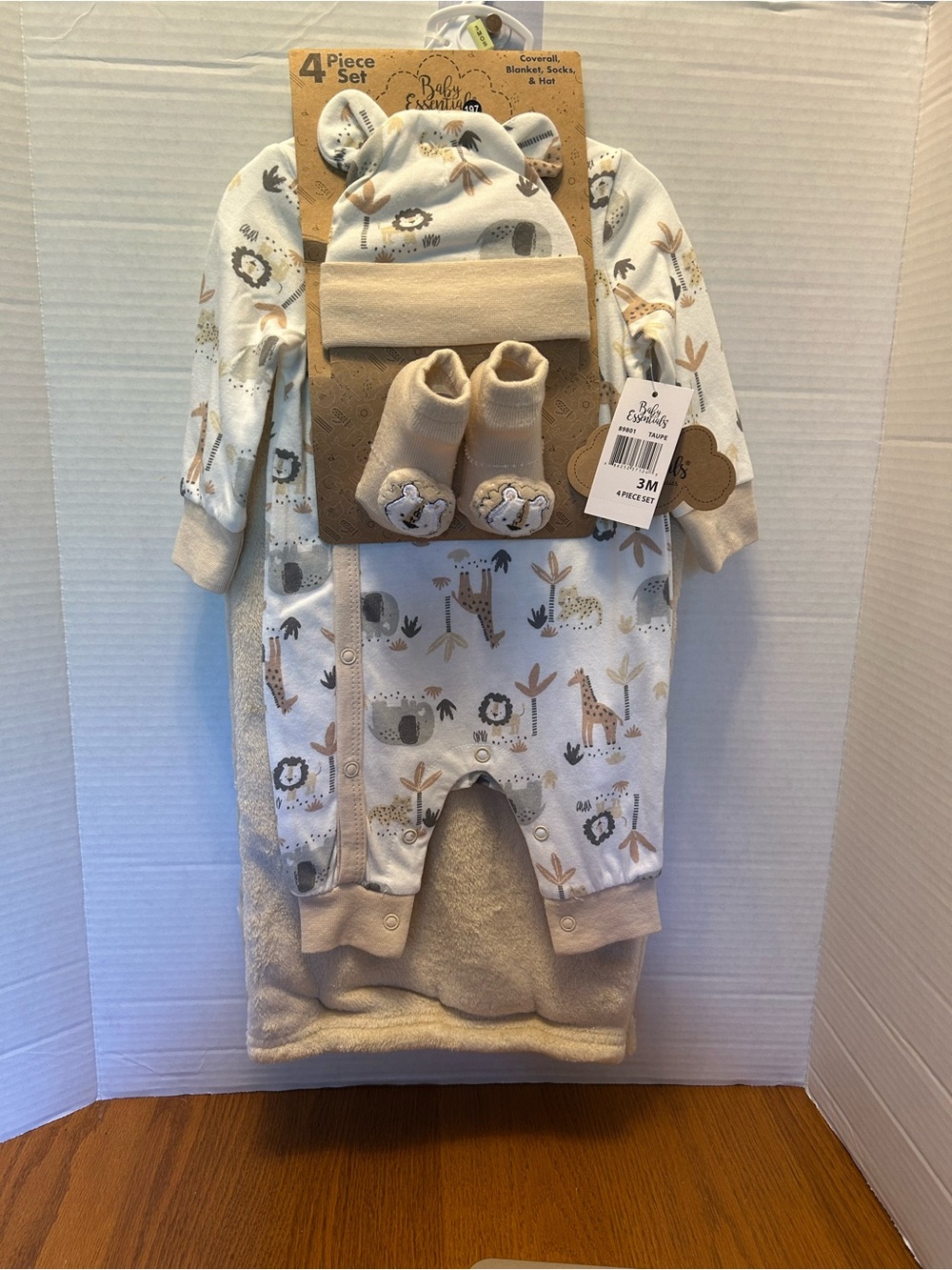 NWT Baby Essentials  4 piece baby gift set safari print 3M.